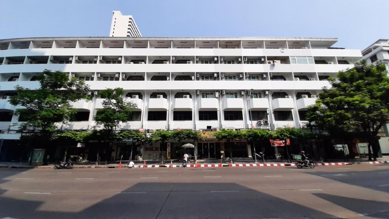 City Plaza Nana Hotel Bangkok Exterior photo