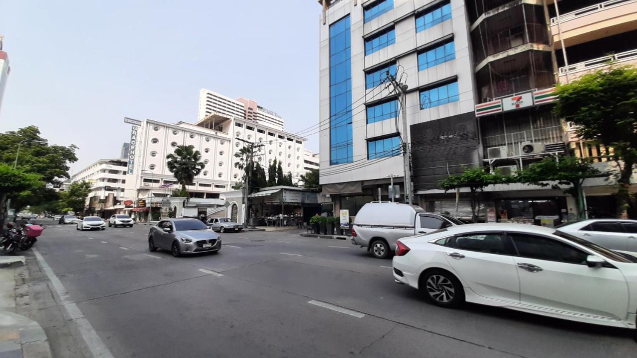 City Plaza Nana Hotel Bangkok Exterior photo