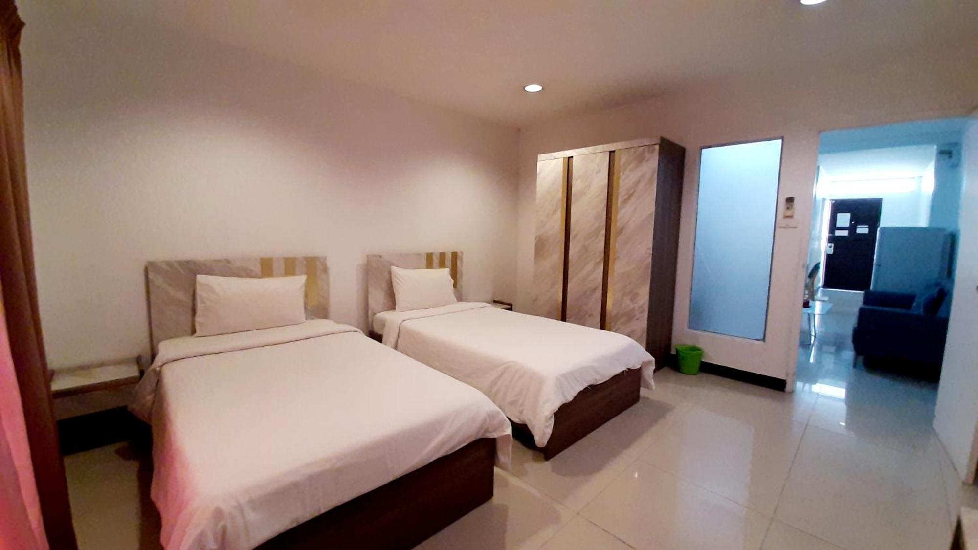 City Plaza Nana Hotel Bangkok Exterior photo