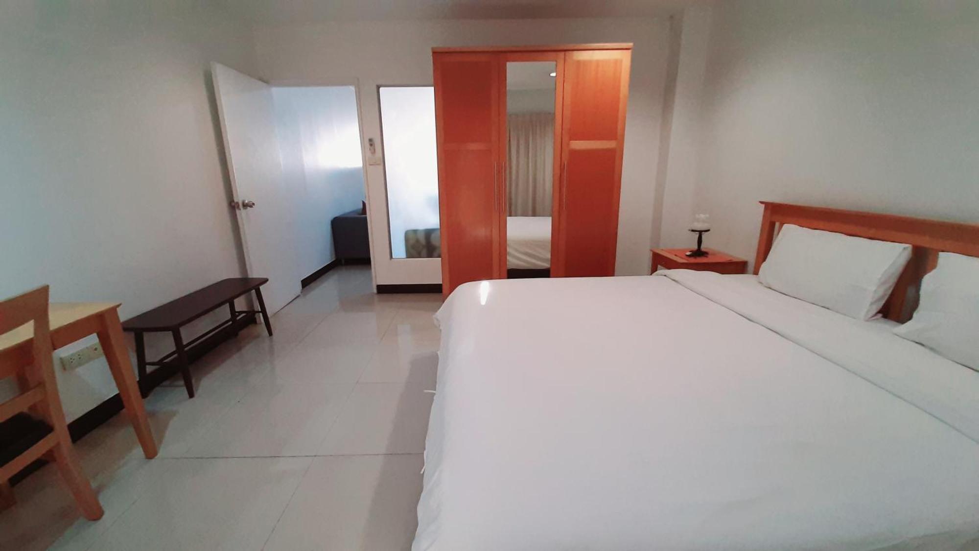 City Plaza Nana Hotel Bangkok Exterior photo