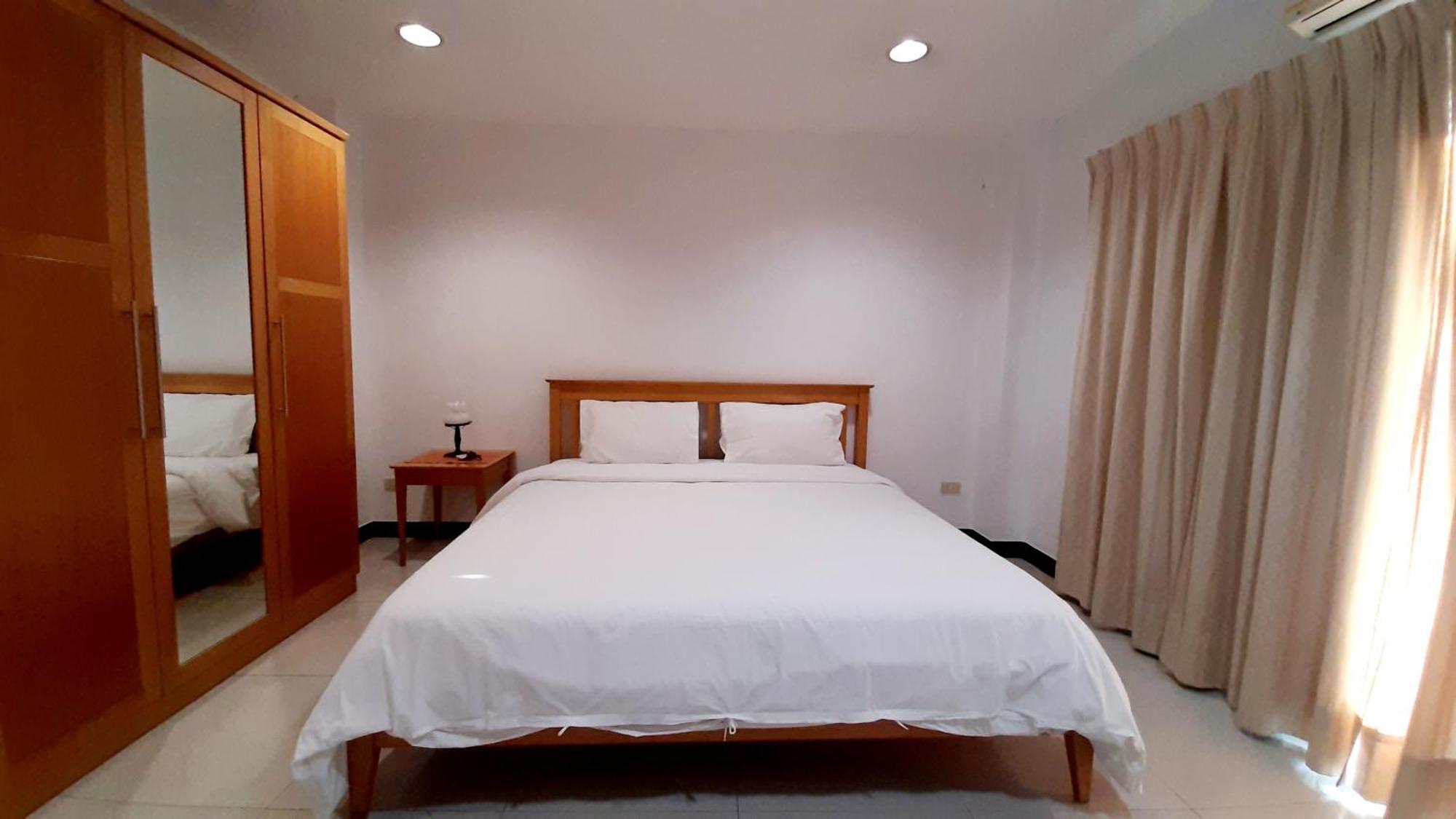 City Plaza Nana Hotel Bangkok Exterior photo