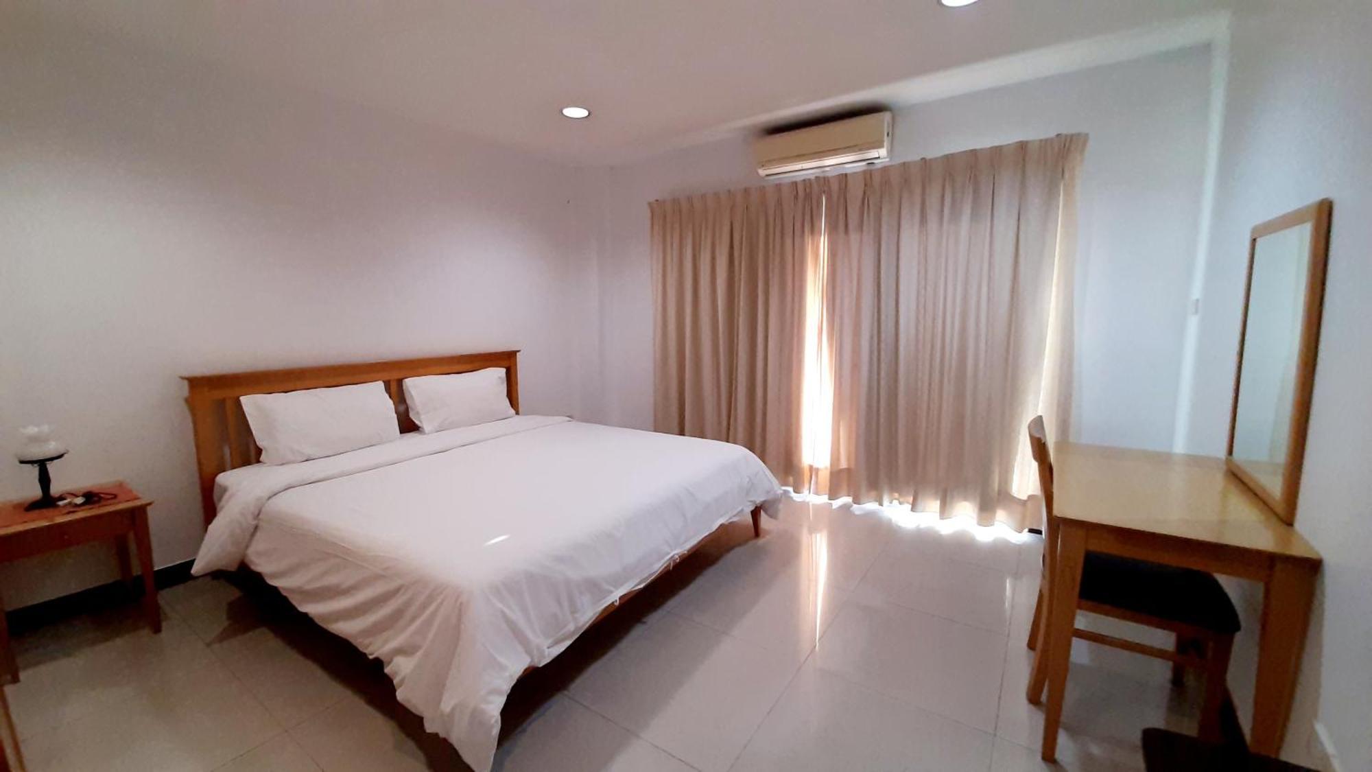 City Plaza Nana Hotel Bangkok Exterior photo