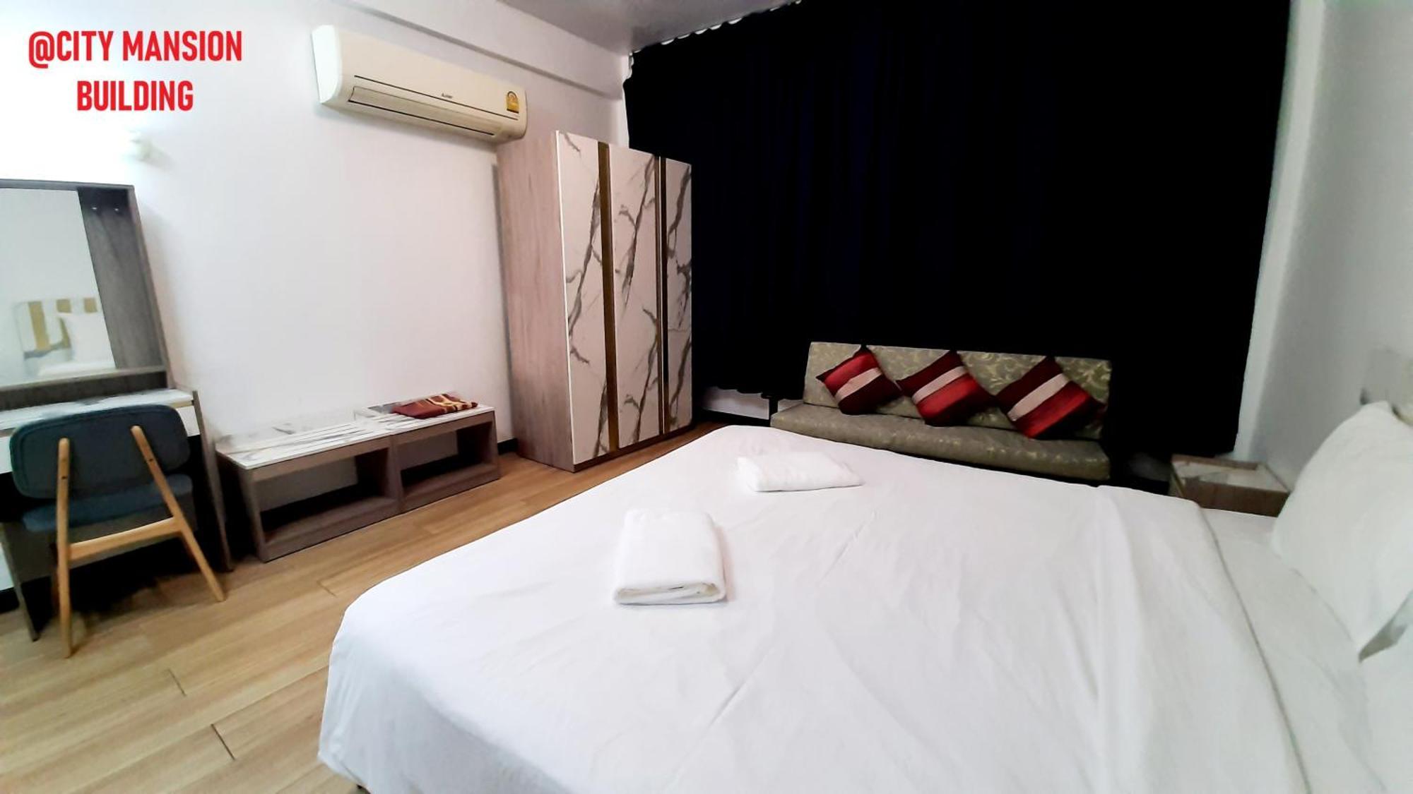City Plaza Nana Hotel Bangkok Exterior photo